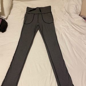 Lululemon yoga pants size 6!!